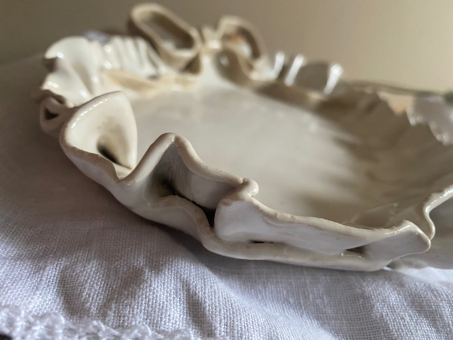 Maève bow tray/serving dish