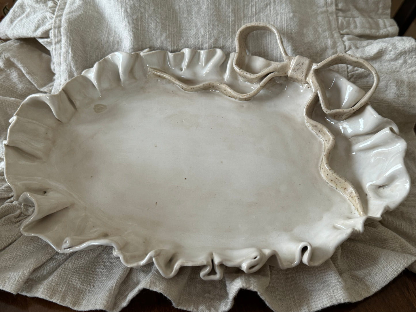 Maève bow tray/serving dish